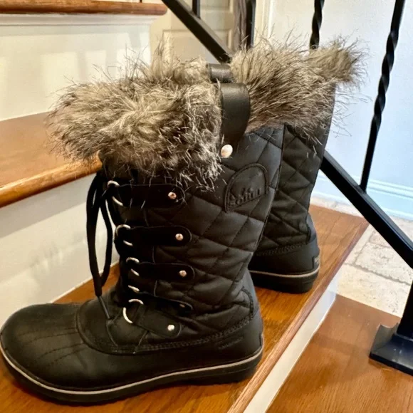 Sorel waterproof boots - Picture 1 of 4